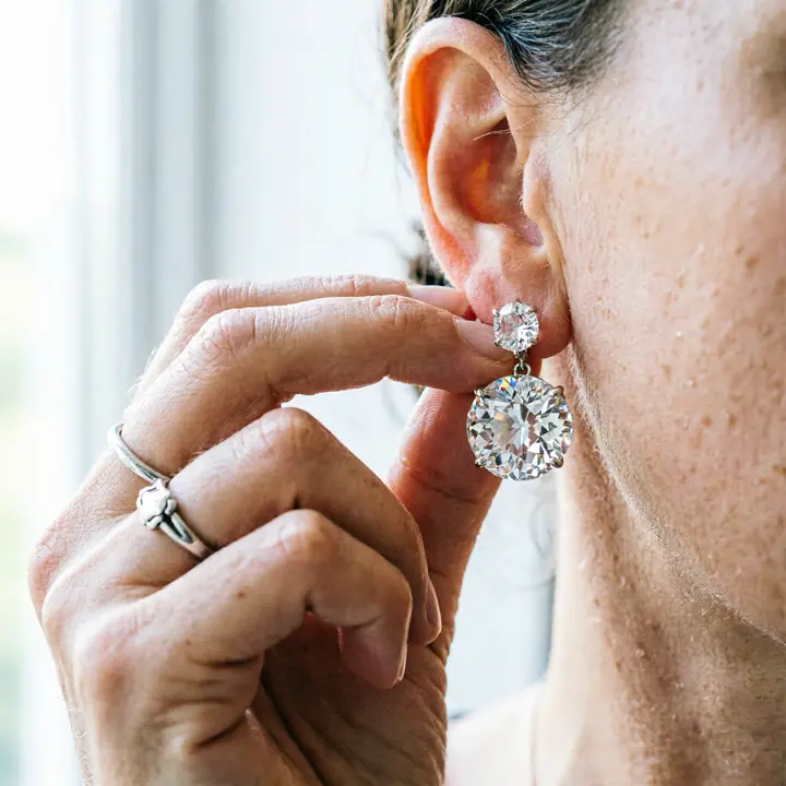 Heirloom Jewelry Trend: Vintage Brooches and Crystal Clip-Ons Are Back